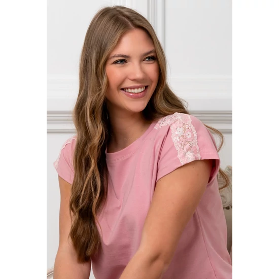 Poppy Lorie Szett, Púder